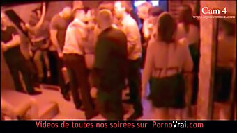 Une Caméra Cachée Capture Une Masturbation De Groupe Au Club Échangiste Français