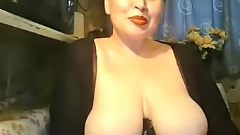 Milf Mature Aux Gros Seins Naturels En Webcam