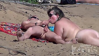 Pipe Nue Amateur Sur Une Plage Publique